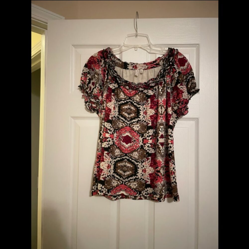 Madison petite L ruffle neck short sleeve shirt